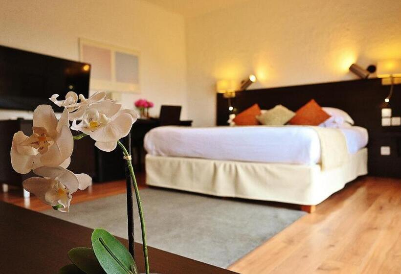 جناح جونيور, Domaine Du Lac   Teritoria