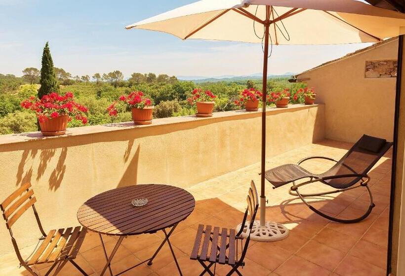 جناح جونيور, Domaine Du Lac   Teritoria