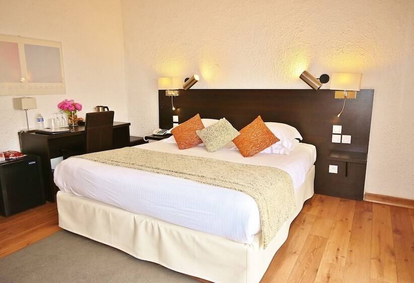 جناح جونيور, Domaine Du Lac   Teritoria