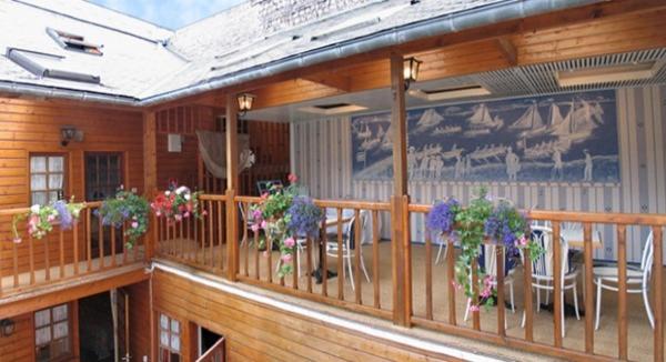 غرفة كومفورت, Henri Iv