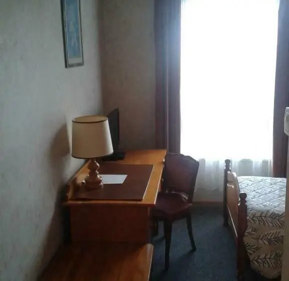 Standard Yhden Hengen Huone, Logis Hôtel Restaurant Hostellerie De L étoile