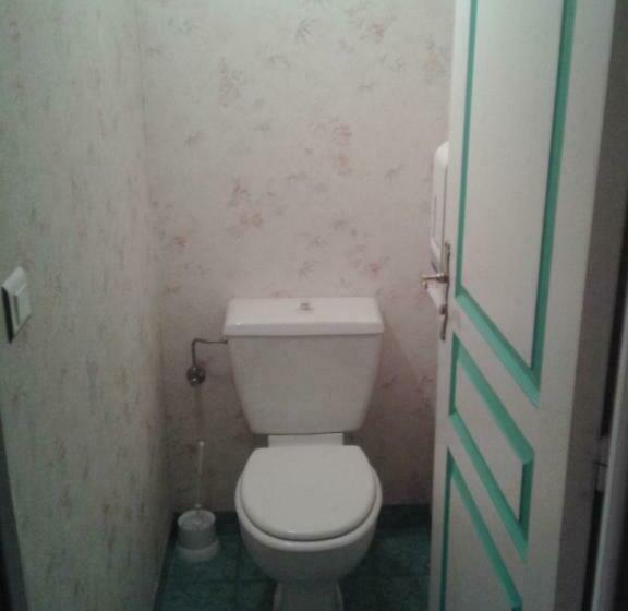 חדר סטנדרט לשלושה, Logis Hôtel Restaurant Hostellerie De L étoile