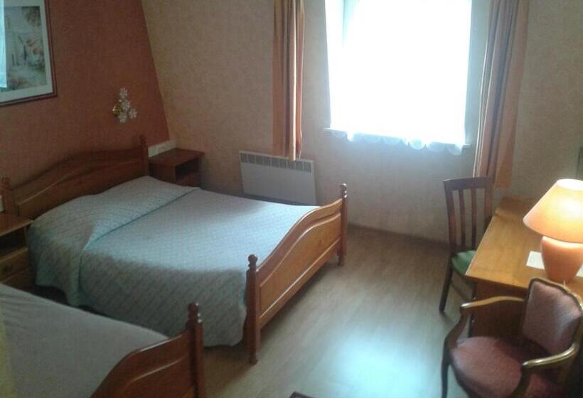 Номер Стандарт Трехместный, Logis Hôtel Restaurant Hostellerie De L étoile