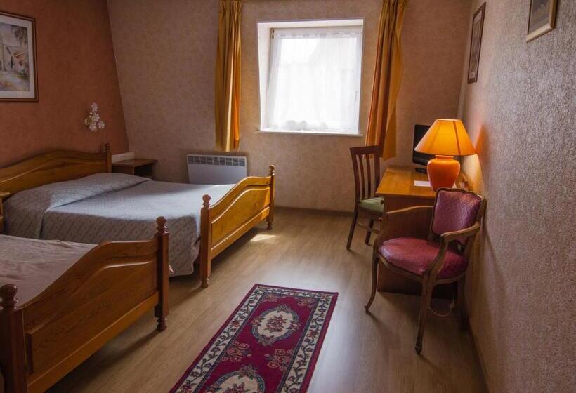 חדר סטנדרט לשלושה, Logis Hôtel Restaurant Hostellerie De L étoile