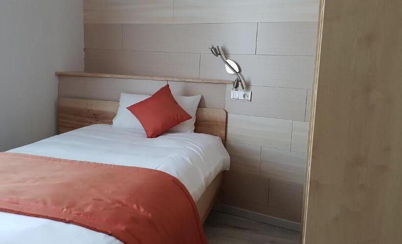 חדר סופריור יחיד, Logis Hôtel Restaurant Hostellerie De L étoile