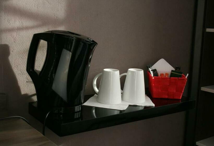 标准三人间, Hostellerie De La Quenoeuille