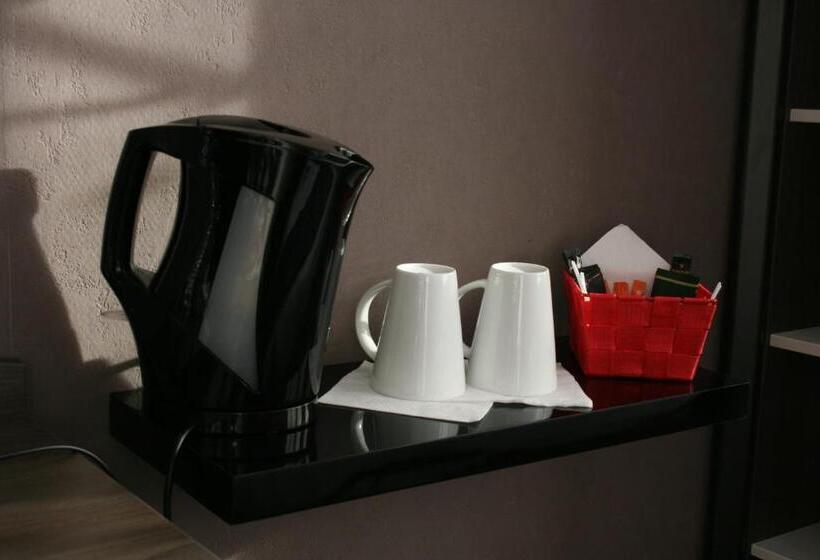 标准单人间, Hostellerie De La Quenoeuille