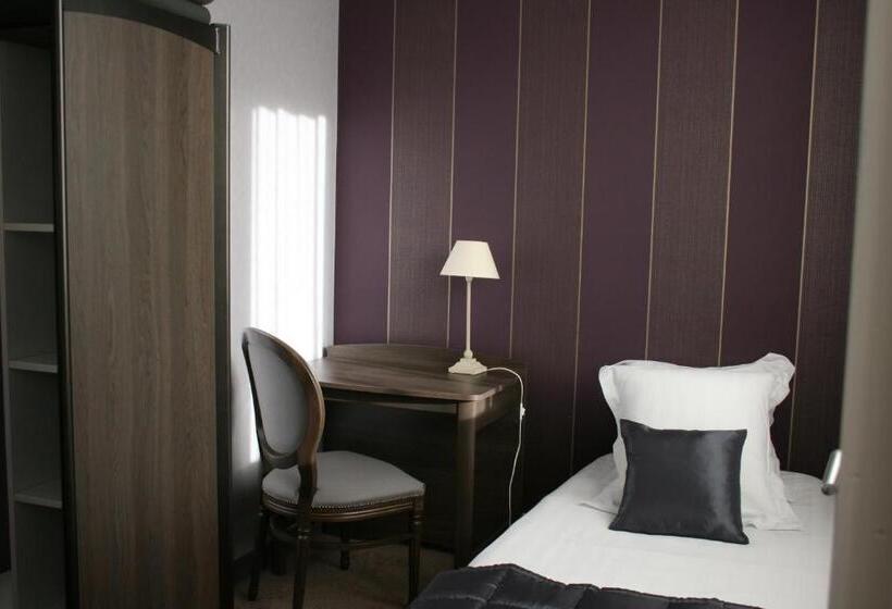 基本三人间, Hostellerie De La Quenoeuille