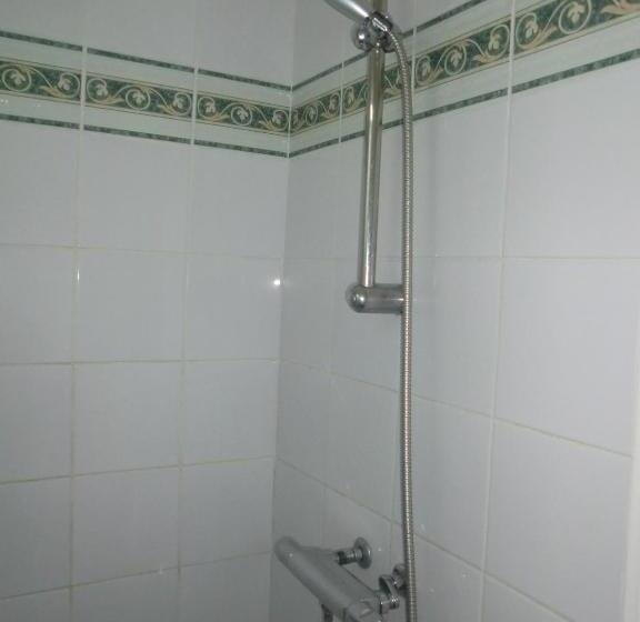 חדר סטנדרט חדר אמבטיה משותף, Hôtel Bar Des Arènes