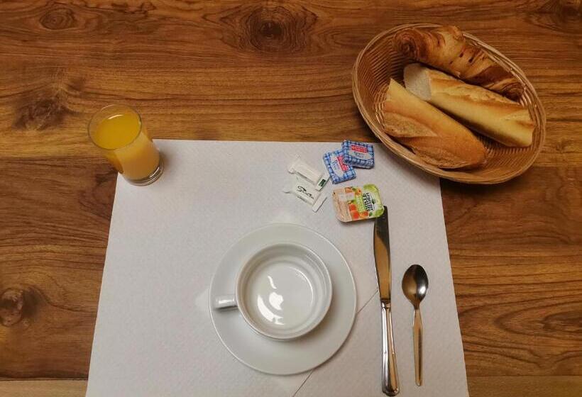 חדר סטנדרט חדר אמבטיה משותף, Hôtel Bar Des Arènes