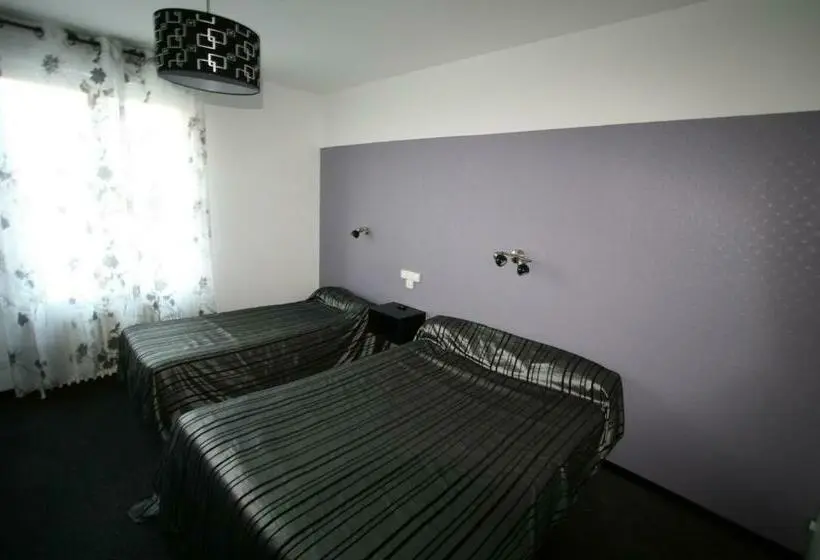 Standard Kolmen Hengen Huone, Hôtel Le Picardy