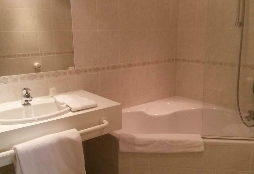 غرفة عائلية, Logis Hôtel Le Moulin De La Coudre