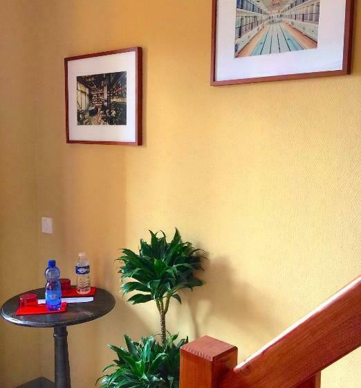 חדר סופריור לשלושה, L'estaminet