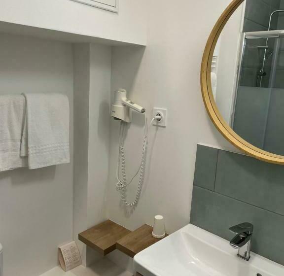 Семейный Номер, Restaurant Les Paquebots