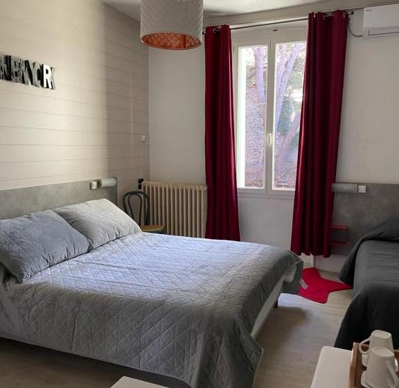 Семейный Номер, Restaurant Les Paquebots