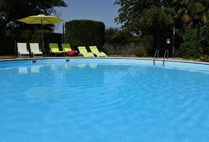 带大床的高级房间, Chambres D Hôtes   Dîners   Piscine   Centre Ville Bergerac 5km   Domaine De Bellevue Cottage