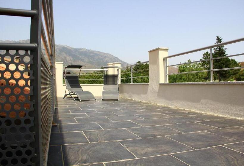 חדר סטנדרט עם מרפסת, L Attrachju