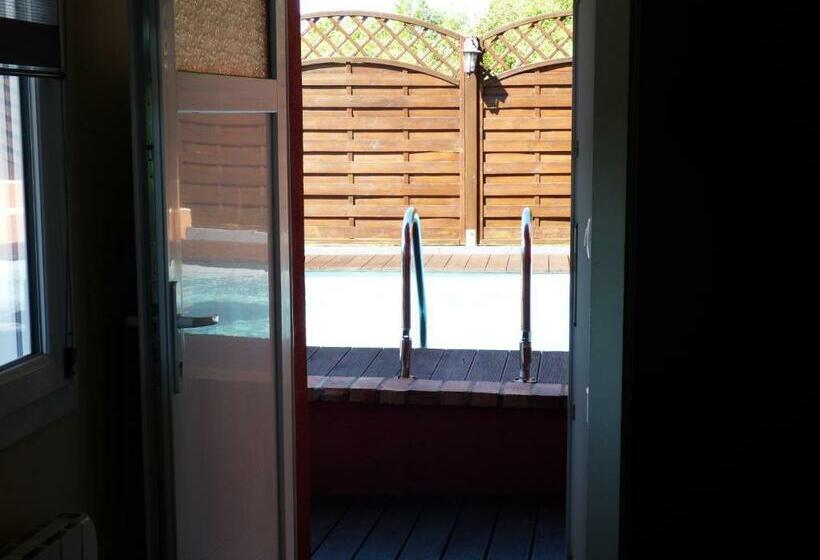 수피리어 룸, La Colline Aux Yeux Doubs