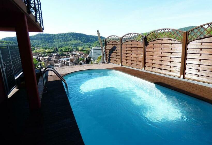 수피리어 룸, La Colline Aux Yeux Doubs