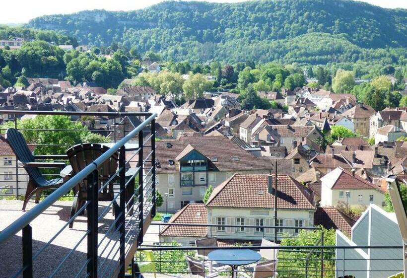 수피리어 룸, La Colline Aux Yeux Doubs