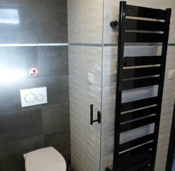 수피리어 룸, La Colline Aux Yeux Doubs