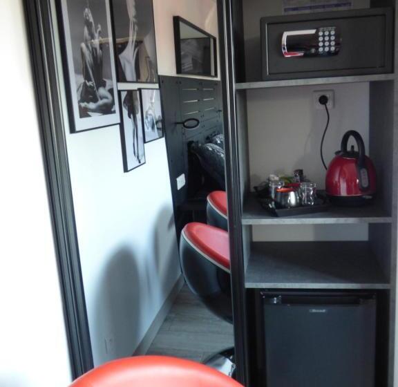 수피리어 룸, La Colline Aux Yeux Doubs