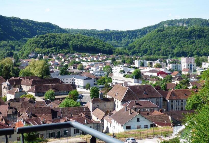 컴포트 룸, La Colline Aux Yeux Doubs