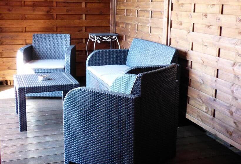 컴포트 룸, La Colline Aux Yeux Doubs