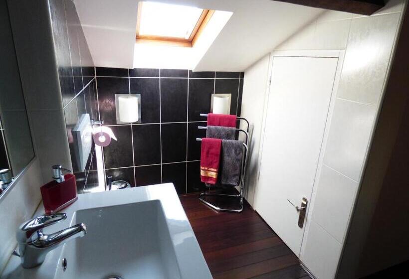 스탠다드 룸, La Colline Aux Yeux Doubs