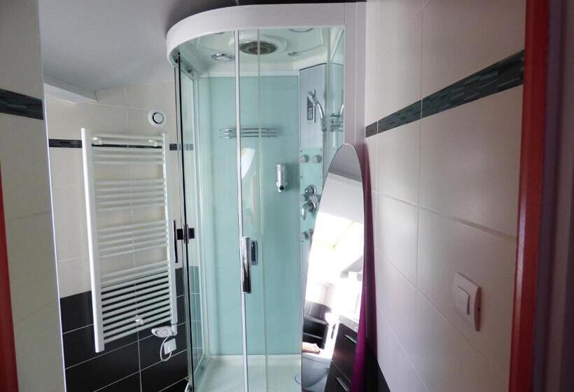 스탠다드 룸, La Colline Aux Yeux Doubs