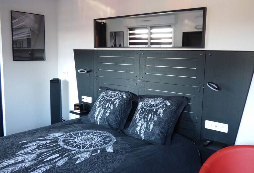 수피리어 룸, La Colline Aux Yeux Doubs