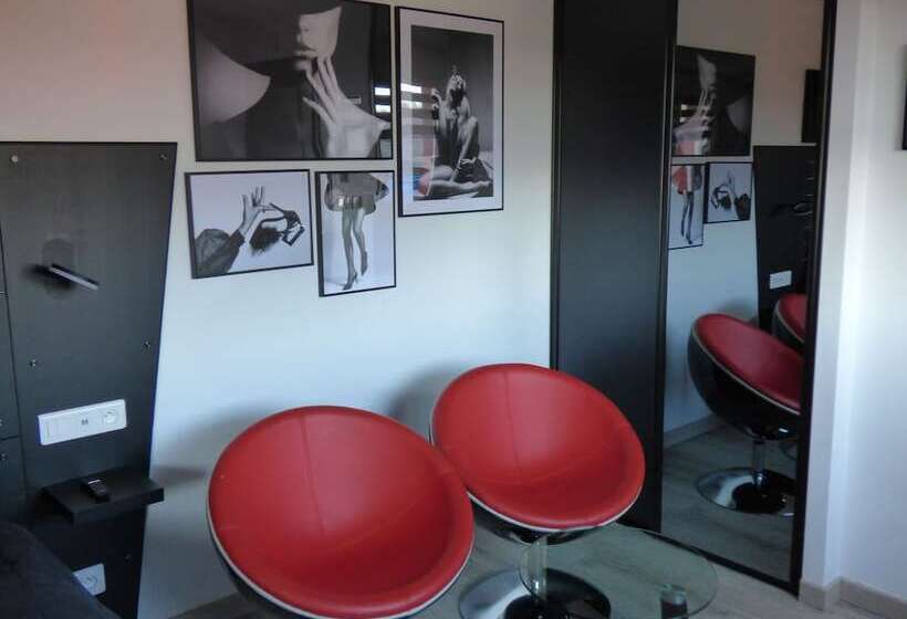 수피리어 룸, La Colline Aux Yeux Doubs