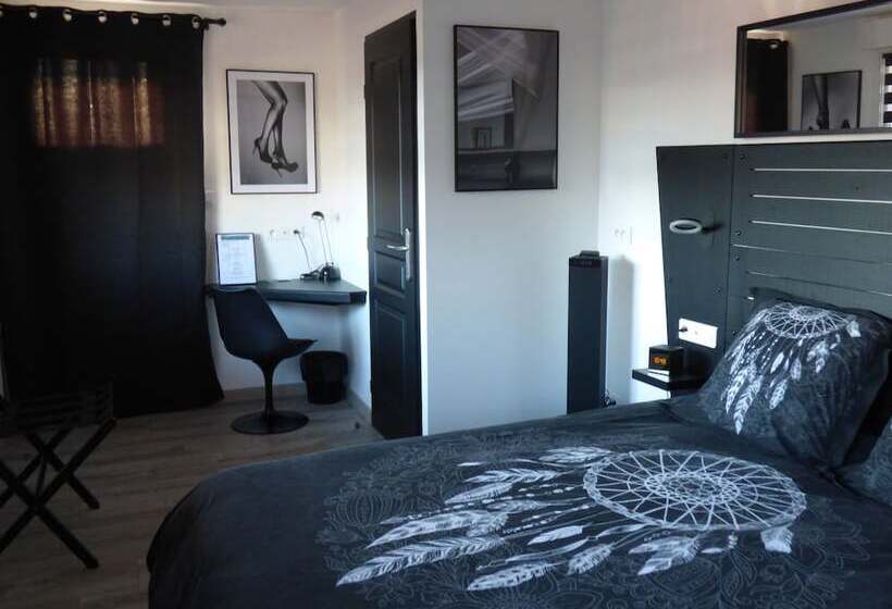 수피리어 룸, La Colline Aux Yeux Doubs