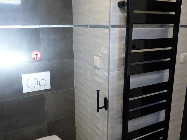 수피리어 룸, La Colline Aux Yeux Doubs