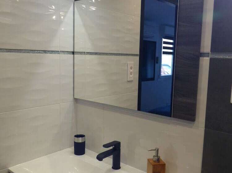 수피리어 룸, La Colline Aux Yeux Doubs