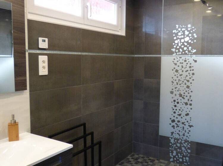 수피리어 룸, La Colline Aux Yeux Doubs