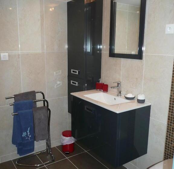 컴포트 룸, La Colline Aux Yeux Doubs