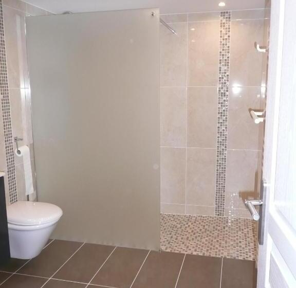 컴포트 룸, La Colline Aux Yeux Doubs