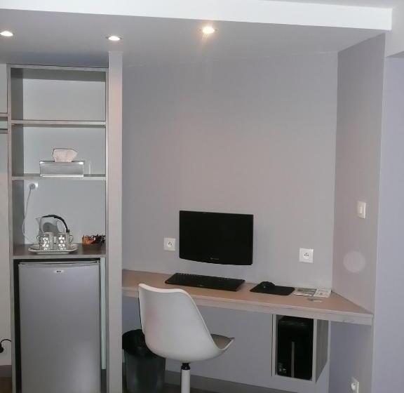 컴포트 룸, La Colline Aux Yeux Doubs