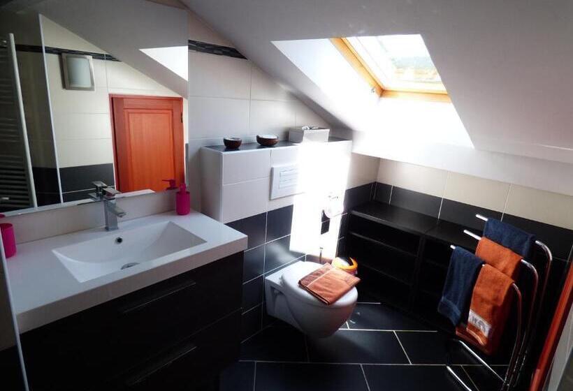 스탠다드 룸, La Colline Aux Yeux Doubs