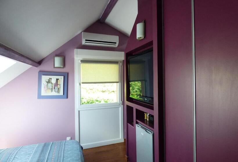 스탠다드 룸, La Colline Aux Yeux Doubs