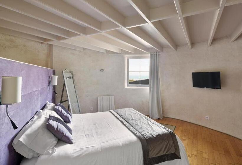 デラックススイート, La Metairie Du Vauhariot   Chambre Ou Lodge   Piscine Chauffée   Vue Mer Et Mont Saint Michel   Gr34