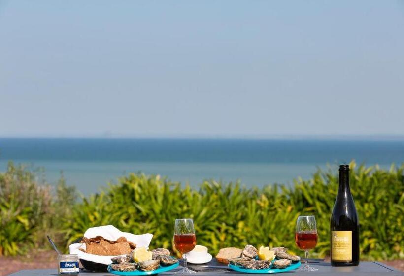 オーシャンビューのデラックストリプルルーム, La Metairie Du Vauhariot   Chambre Ou Lodge   Piscine Chauffée   Vue Mer Et Mont Saint Michel   Gr34