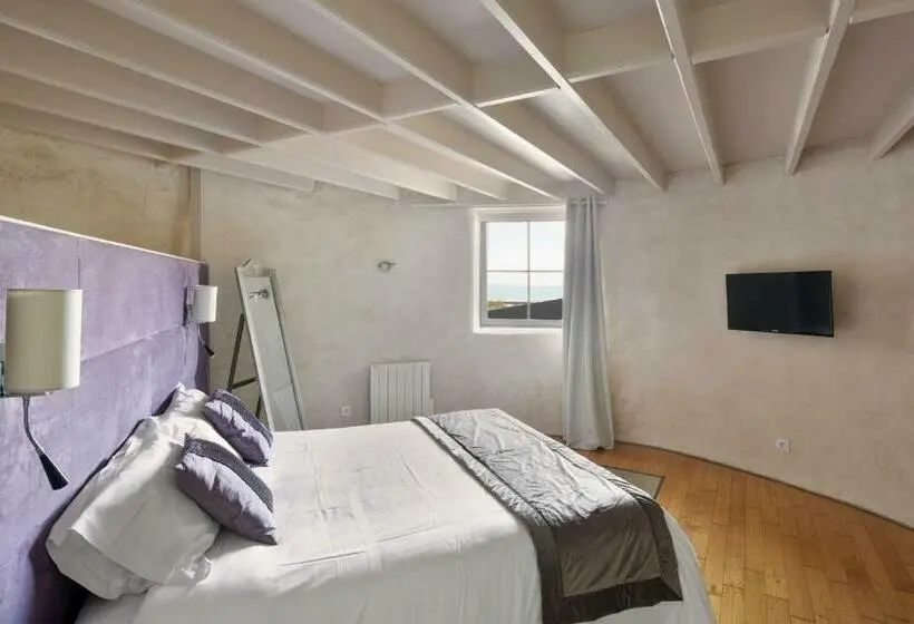 Deluxe Kolmen Hengen Huone Merinäkymä, La Metairie Du Vauhariot Chambre Ou Lodge Piscine Chauffée Vue Mer Et Mont Saint Michel Gr34