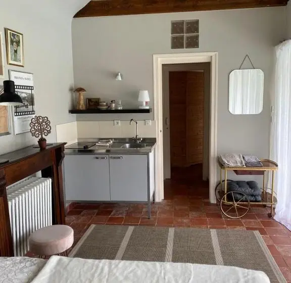 Standard-huone Allasnäkymä, Villa Tourelle