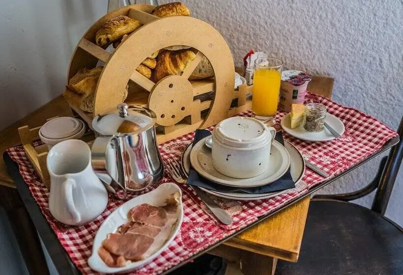 Standard Neljän Hengen Huone, Au Vieux Moulin