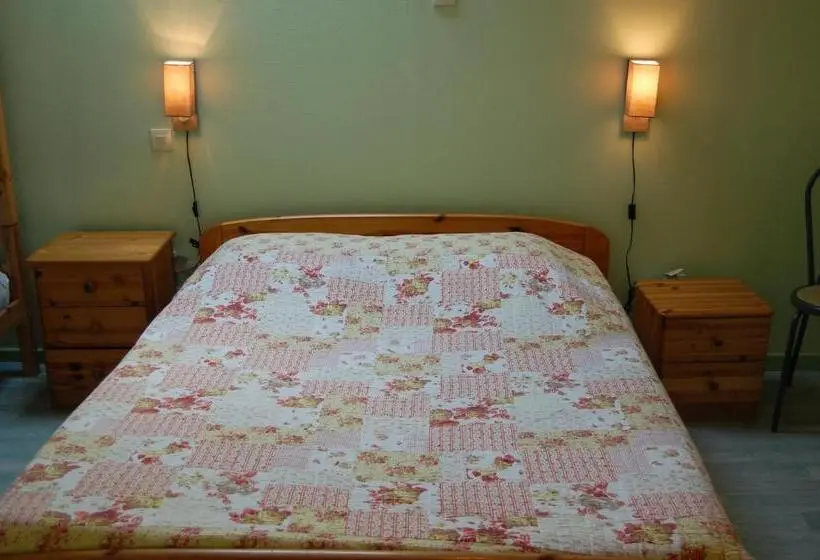 スタンダード４人部屋, Auberge Du Bord Des Eaux   Demi Pension Assurée Sur Réservation