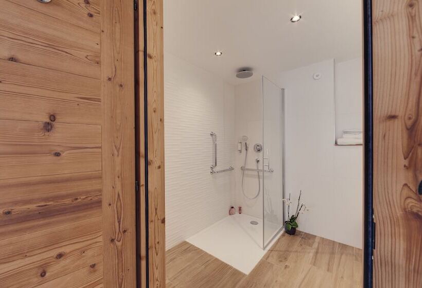 سوییت جونیور, Avancher