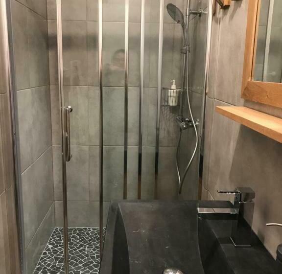 스탠다드 트리플 룸, D'angleterre