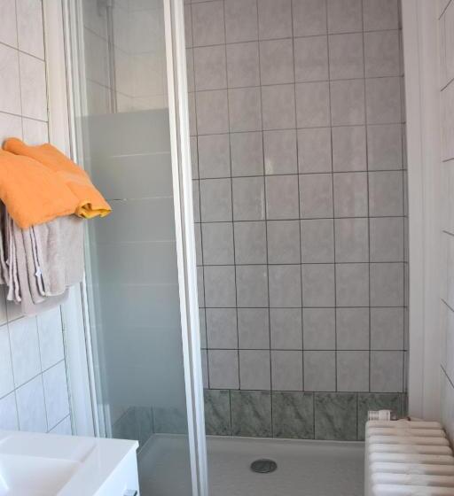 اتاق استاندارد چهار تخته, Gai Relais